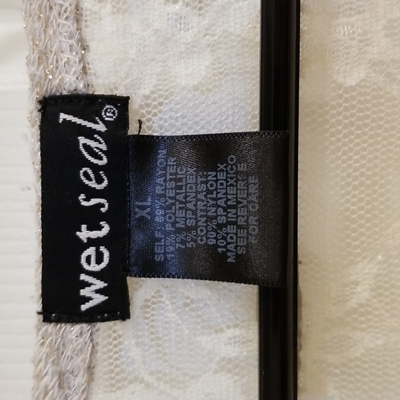 💥3/$10💥Sparkly Wet Seal Sweater with Lace Back - Picture 8 of 14